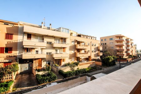 Spacious three bedroom apartment in Portixol