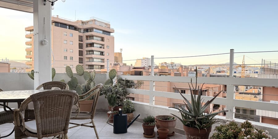 Sunny penthouse with terrace in Palma
