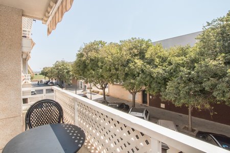 Contemporary apartment with terrace in Molinar