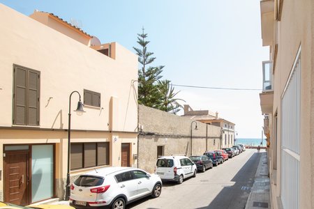 Bonito apartamento de tres habitaciones cerca de la playa en Molinar