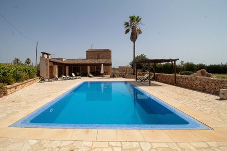 Schöne mediterrane Villa mit Pool und Garten in Campos