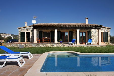 Hermosa finca con piscina y jardín
