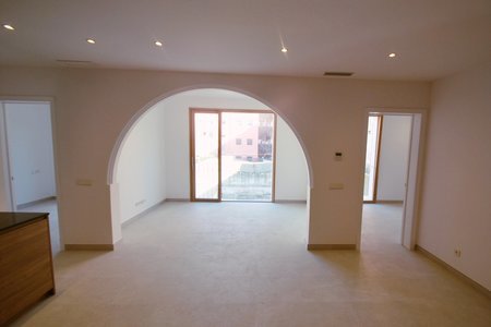 Hochwertig renovierte Wohnung mit Terrasse