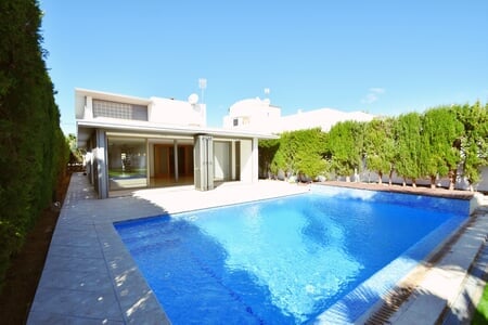 
		
							
		
					Modern house near the sea in Sa Rapita
		
	