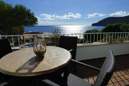 Beautiful apartment by the sea