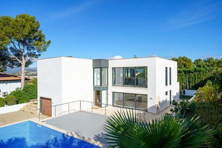 Modern villa i ett populärt bostadsområde