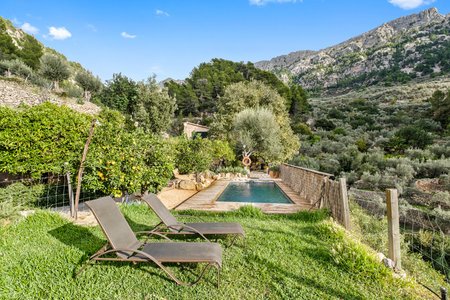 Finca with romantic garden in Fornalutx