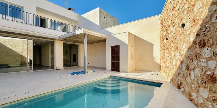 Luxurious townhouse with pool in Porreres