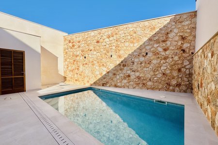 Luxurious townhouse with pool in Porreres