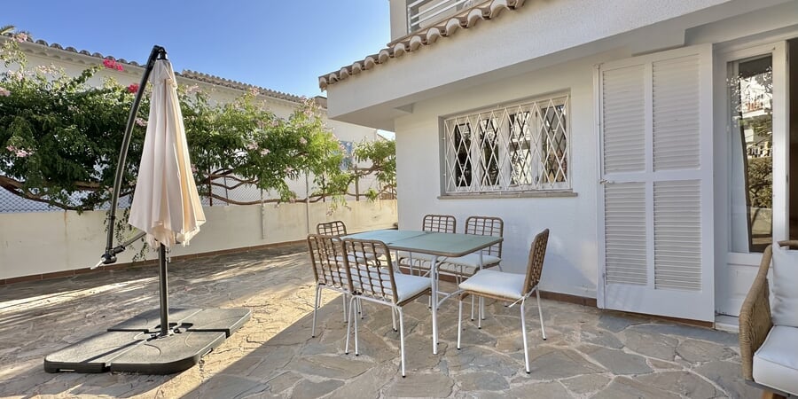 Modern ground floor apartment with terrace in Sant Elm