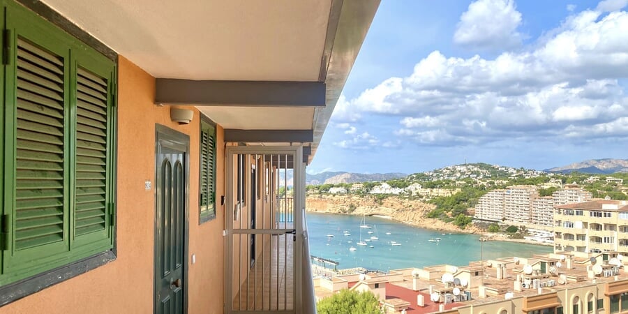 Bright apartment with sea view and south orientation
