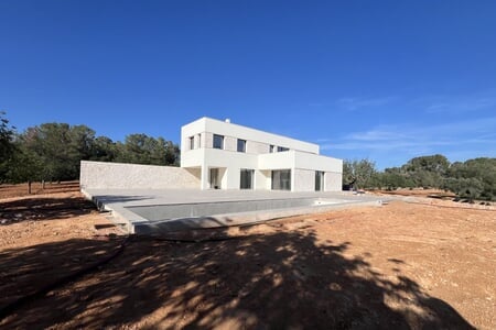 Moderna finca de obra nueva cerca de Porreres