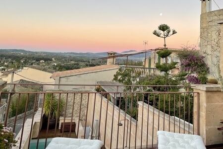 
		
							
		
					Charming townhouse with pool in Buger
		
	