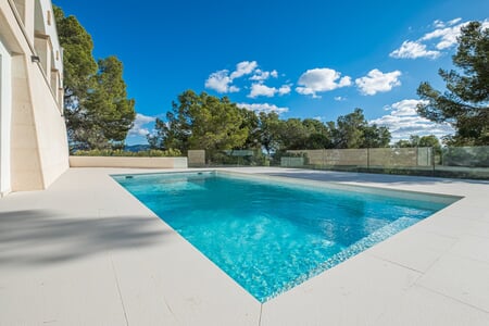 Exclusive villa with pool in Paguera