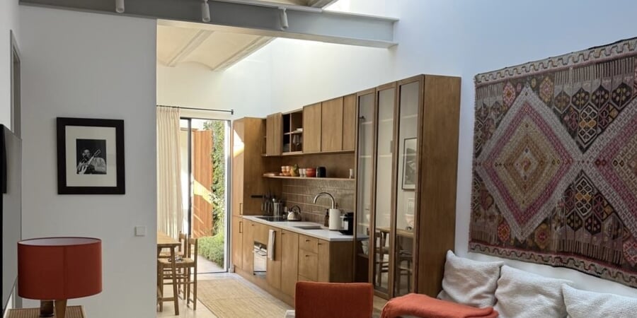 Modernes Stadthaus mit Terrasse in Santa Catalina