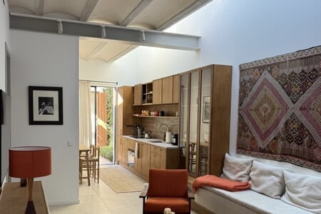 
		
							
		
					Modernes Stadthaus mit Terrasse in Santa Catalina
		
	