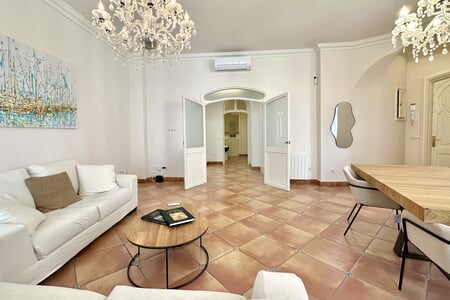 
		
							
		
					Encantador apartamento en edificio historico en el corazon de Palma
		
	