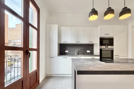 
		
							
		
					Charming apartment with balconies in Santa Catalina
		
	