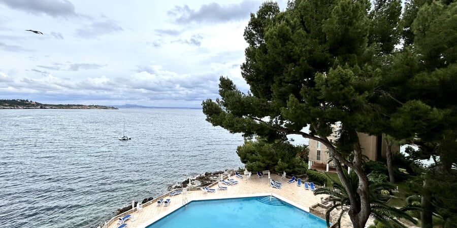 Bright apartment with sea views in Illetas