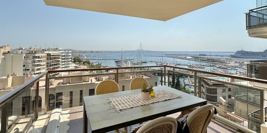 Spacious apartment with sea views near Porto Pi
