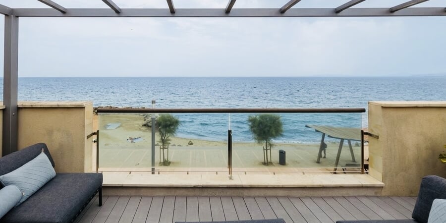 Elegant townhouse with garden and sea views in El Molinar